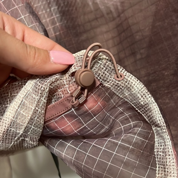 Lululemon NWT Translucent Hooded Jacket CANADA EXCLUSIVE - Picture 13 of 16